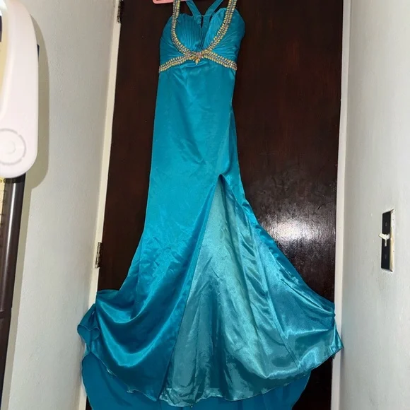 Elegant Teal Evening Gown - Picture 2 of 7